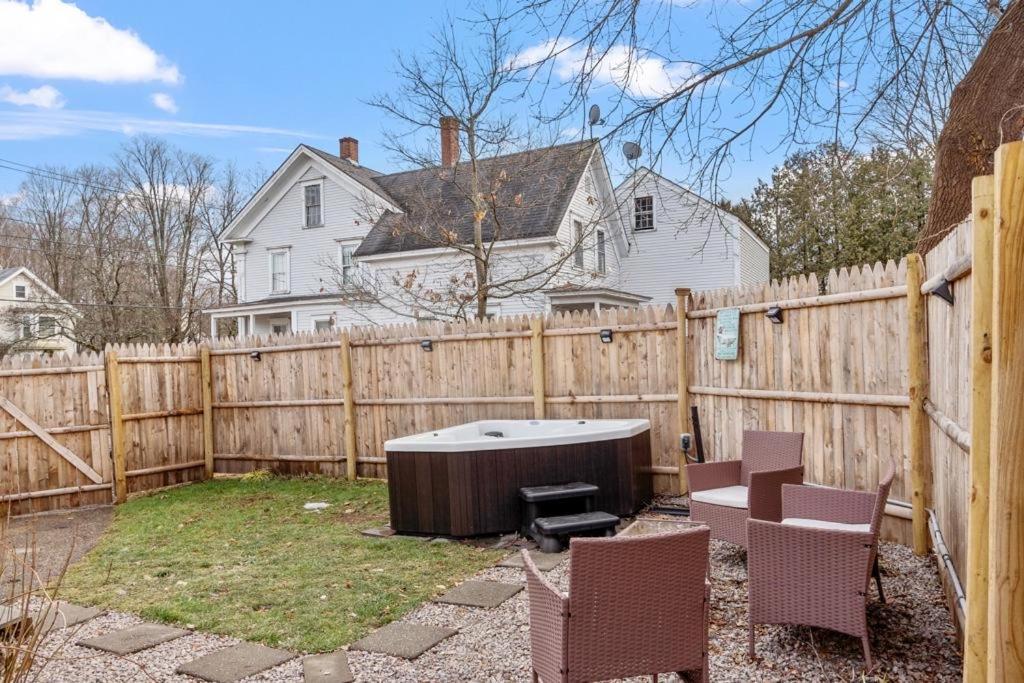 New!! Lovely Unit W/ Private Hot Tub And Patio! Laconia Exterior foto