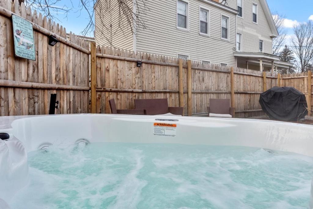 New!! Lovely Unit W/ Private Hot Tub And Patio! Laconia Exterior foto